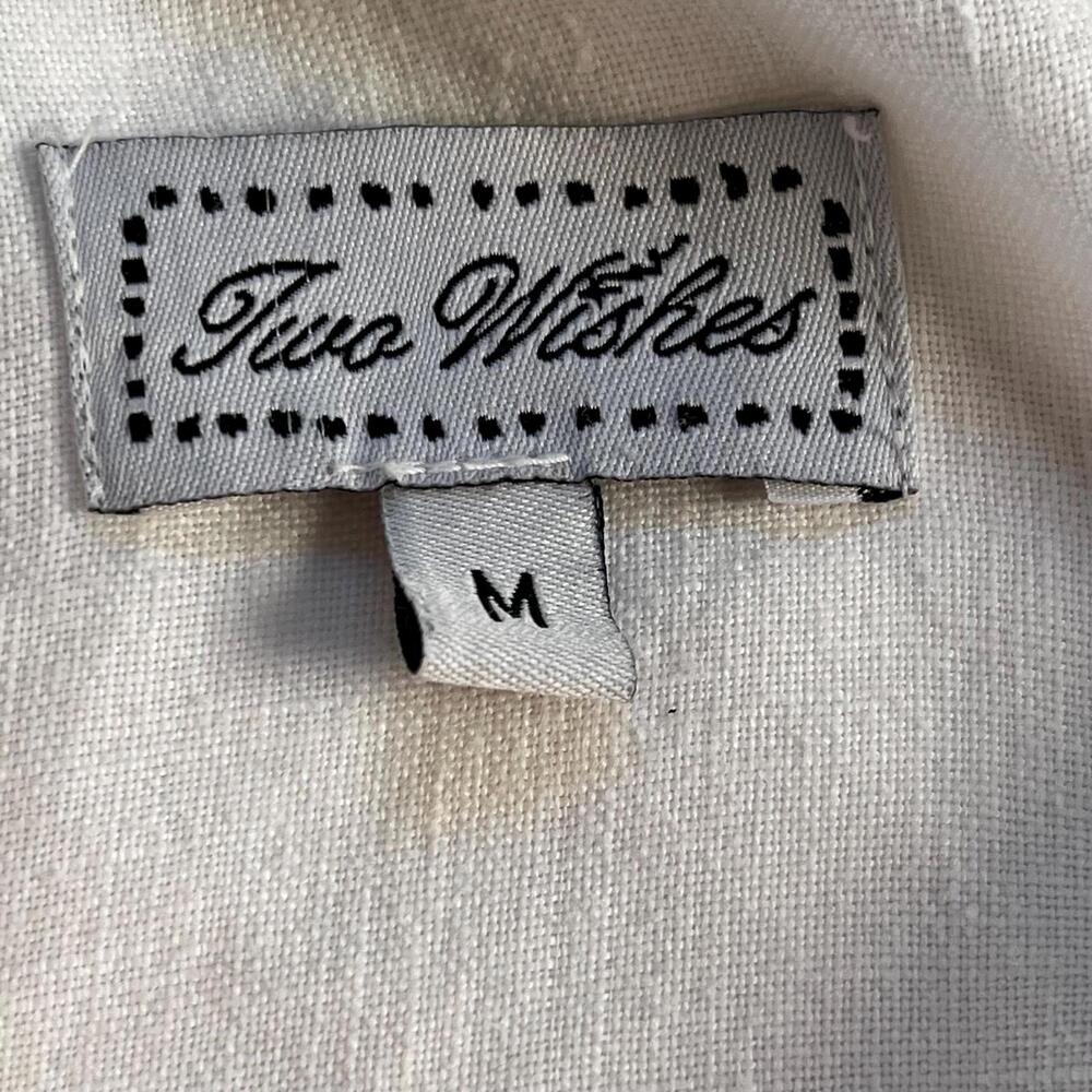 two wishes women’s linen blouse short cut with large opalescent buttons - Picture 5 of 9